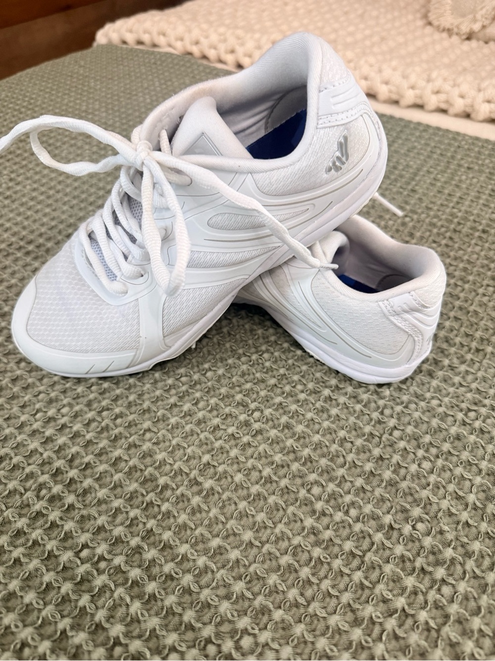 Varsity Rise cheerleading shoe in a women's US size 7.5